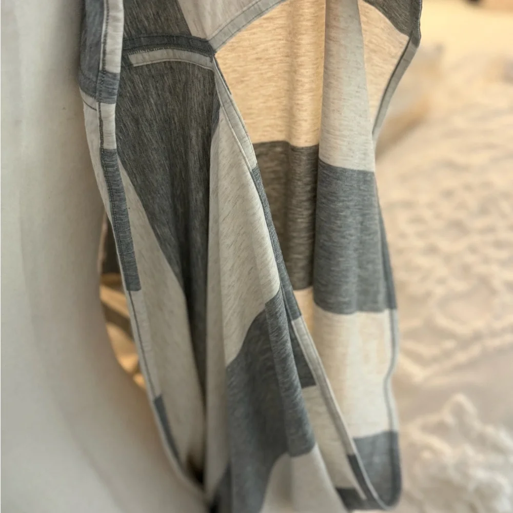 lululemon athletica Gray and White Women's Poncho